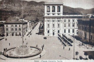 Fontana di piazza Tacito a Terni